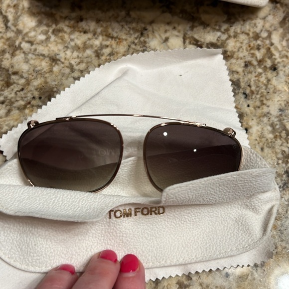 TOM FORD Green Tortoise Clip on Sunglasses with case TF 5276 64F - Picture 7 of 15